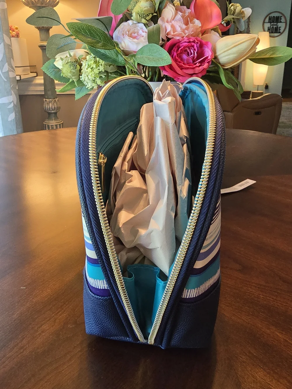 Sofia Joy Rounded Top Makeup Bagnice Zipper Larger Than The Average Bag